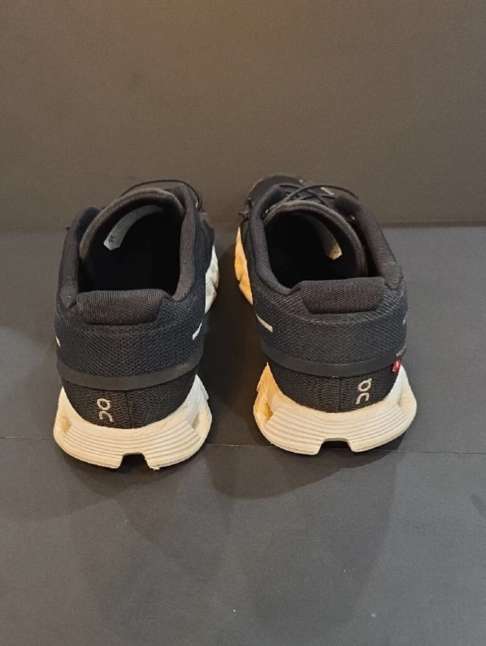 On Running Cloud 5 Men’s Athletic Sneakers in Black with Cream Sole Size 10.5